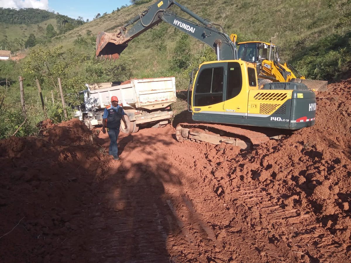 Prefeitura segue recuperando estradas danificadas por chuvas